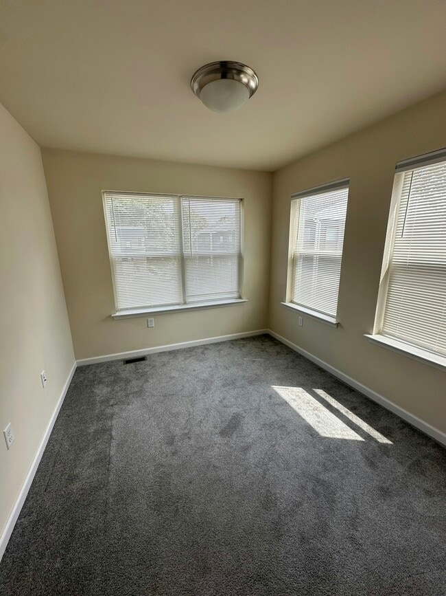 Building Photo - 124 High Pointe Dr