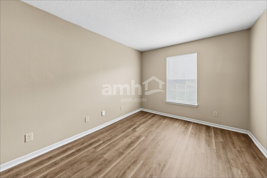 Building Photo - 10777 Emery Dr