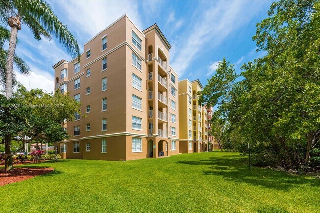 Building Photo - 19601 E Country Club Dr
