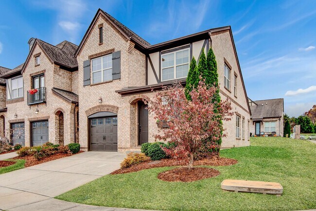 Building Photo - 3 Bed, 2.5 Bath End Unit Townhome w/ Garage