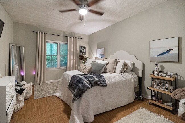 Building Photo - Awesome 5-Points corner Condo!