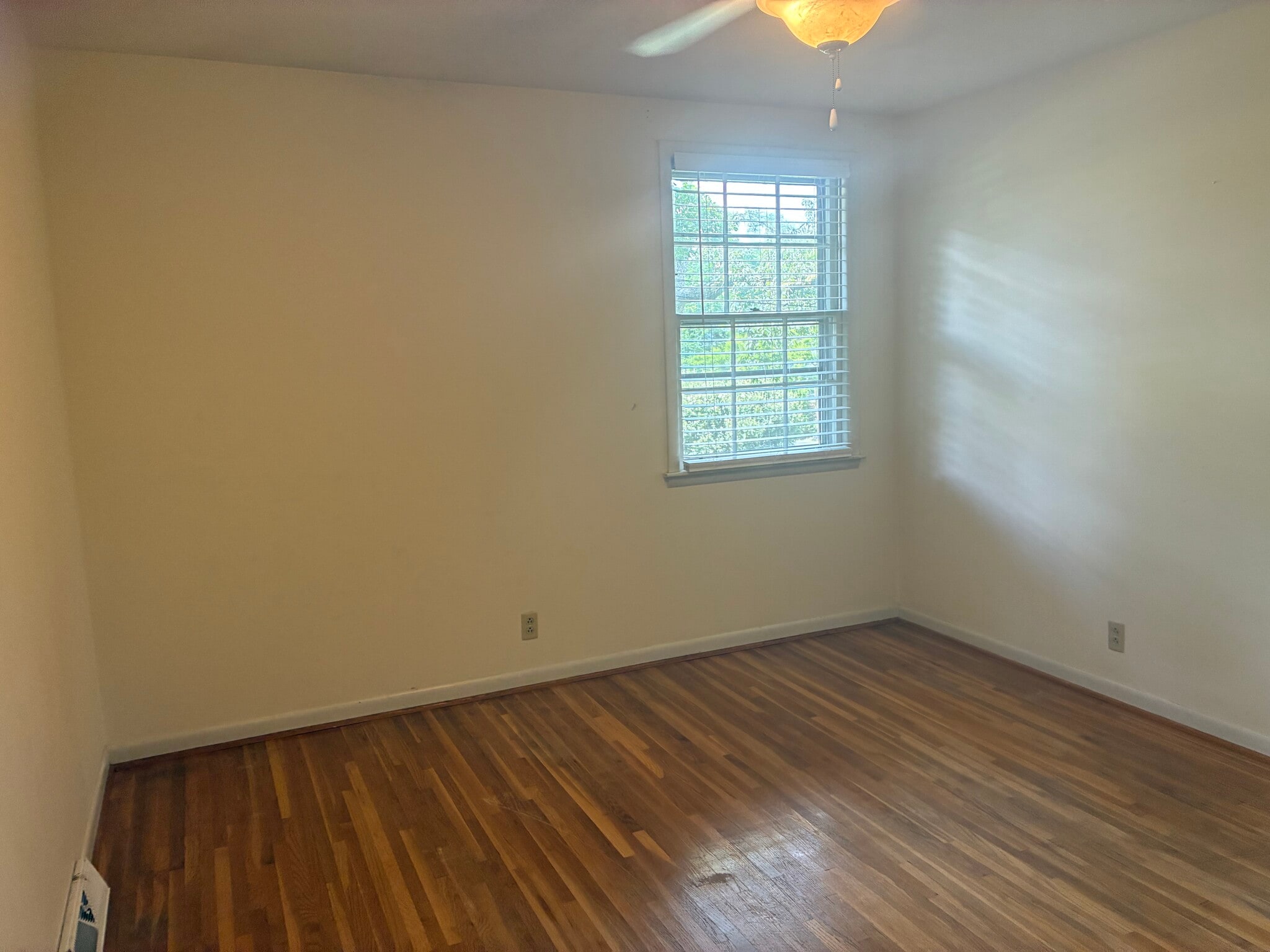 Building Photo - 804 Crescent Hill Rd