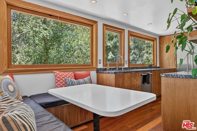 Building Photo - 1738 Topanga Skyline Dr