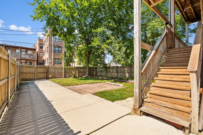 Building Photo - 340 S Homan Ave