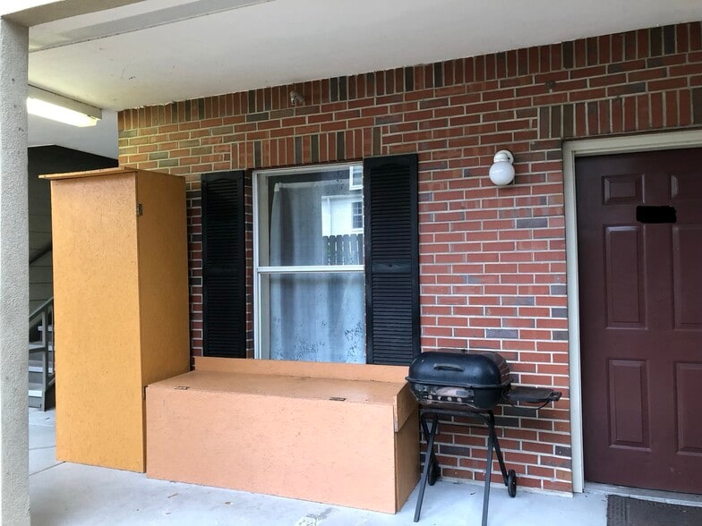 Building Photo - 2360 SW Archer Rd