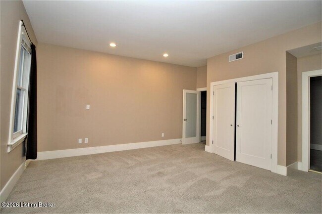 Building Photo - 2920 Frankfort Ave