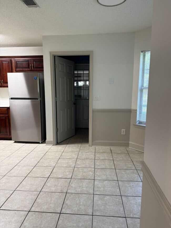 Building Photo - 1108 Montclair Dr