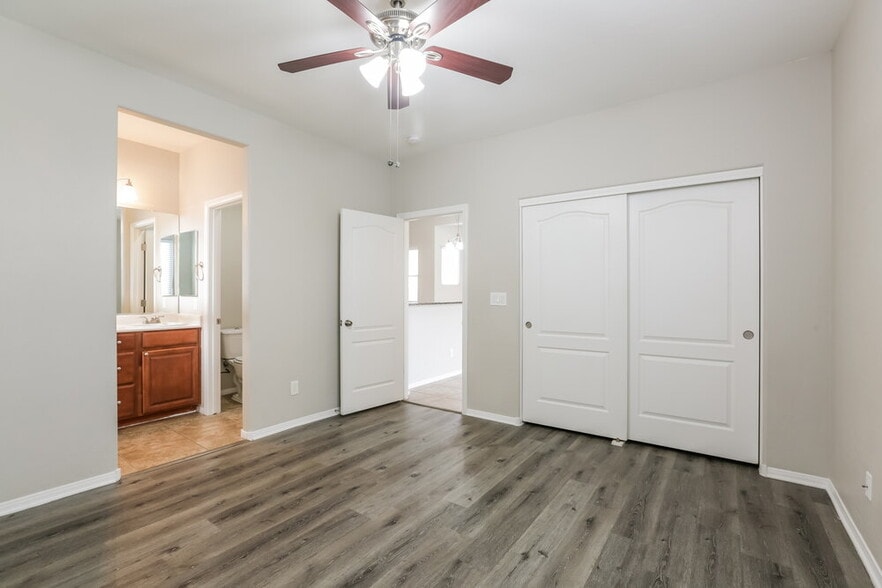 Building Photo - 712 Bridgeford Ct