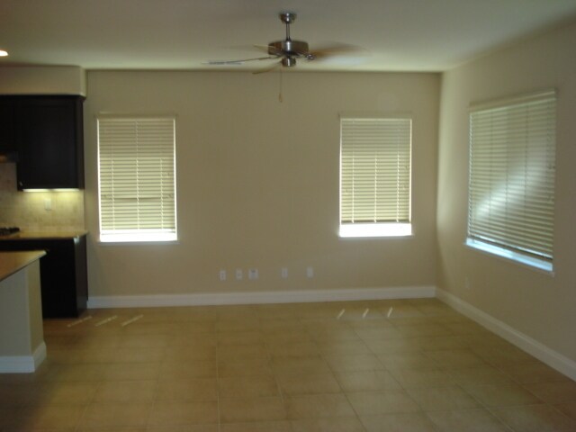 Building Photo - NICE 2 STORY 4+ BED, 3 BA, 3CAR, 3000+SQFT...