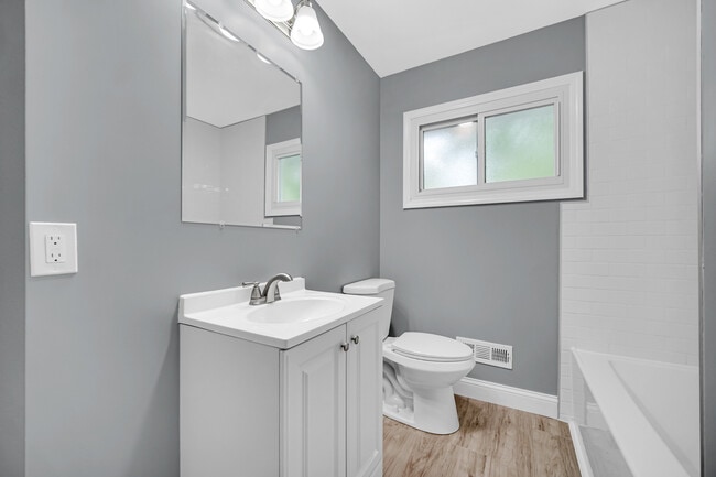 Building Photo - 8013 Monaldi Dr