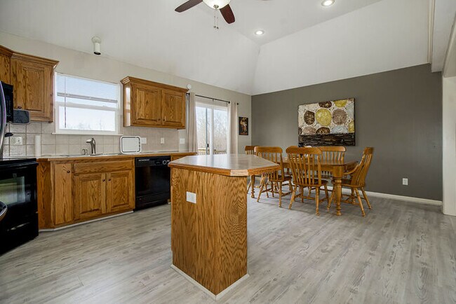 Building Photo - 1918 S Osage St