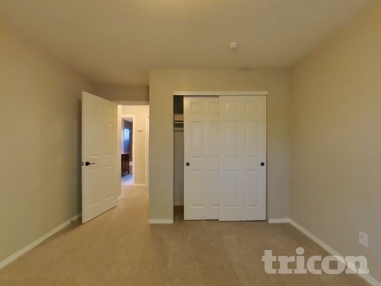 Building Photo - 5740 S Jellison St