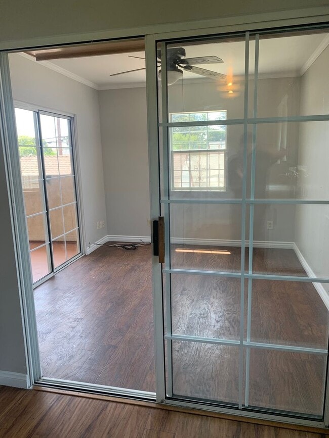 Building Photo - For Rent: Charming 2 Bed / 2 Bath Duplex i...