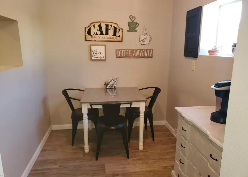 Building Photo - 1628 W Lindley Dr