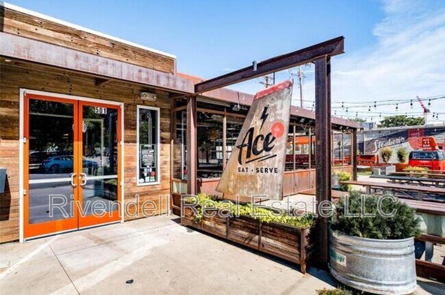 Building Photo - 1631 Emerson St