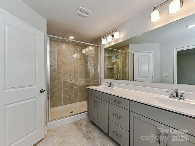 Building Photo - 1225 Kohler Ave