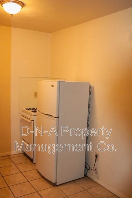 Building Photo - 106 3rd St