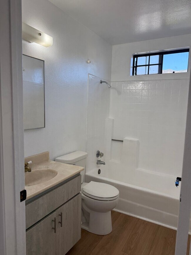 Building Photo - 3228 Honolulu Ave