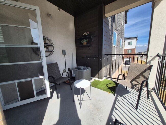 Building Photo - Charming 3 Bed Riverton Condo Minutes from Mountain View Village!!!