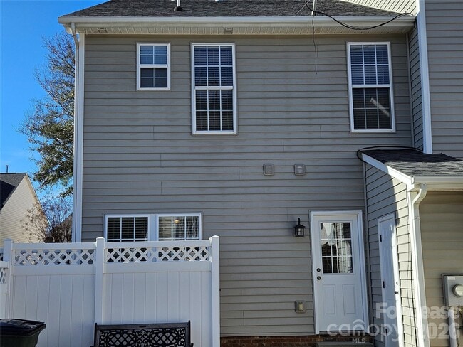 Building Photo - 10427 Alexander Martin Ave