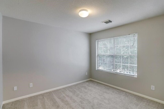 Building Photo - 15530 Hickory Dale St