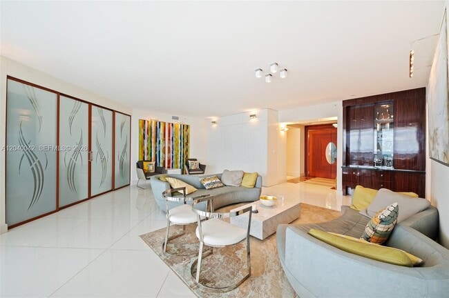 Building Photo - 18201 Collins Ave
