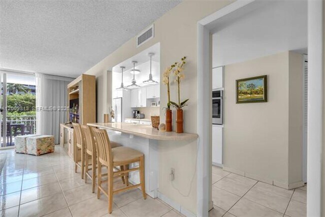 Building Photo - 600 Grapetree Dr