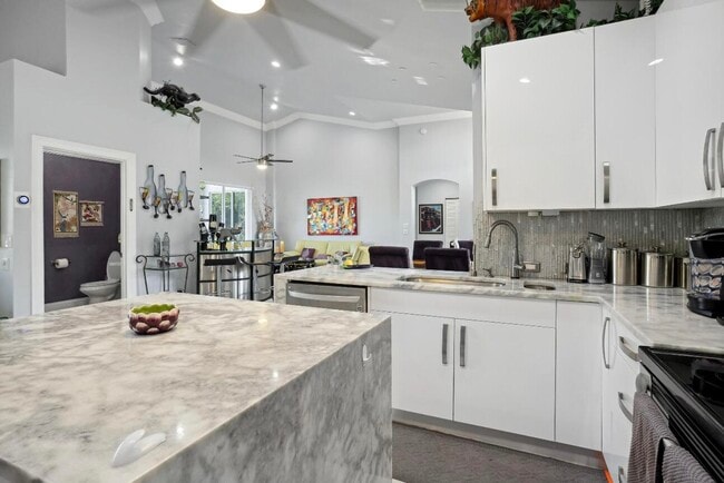 Building Photo - 7823 Bridlington Dr