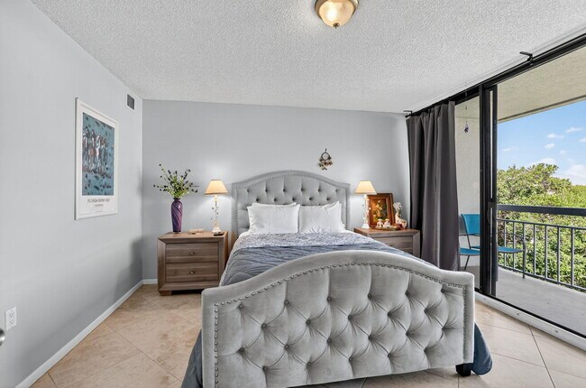 Building Photo - 6205 Balboa Cir