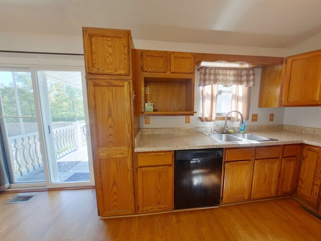 Building Photo - 3 Bedroom Home