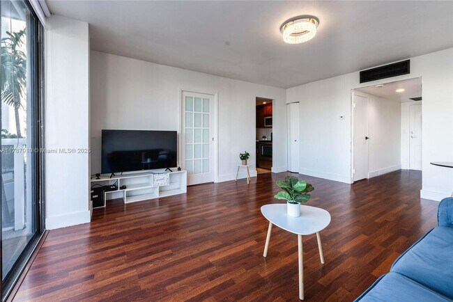 Building Photo - 3675 N Country Club Dr