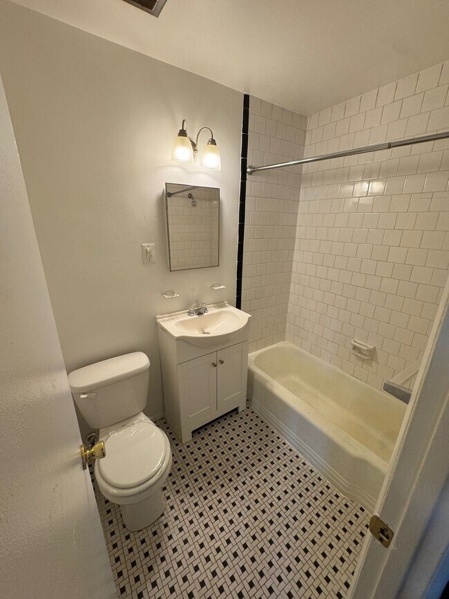 Building Photo - 4811 Minnesota Ave NE