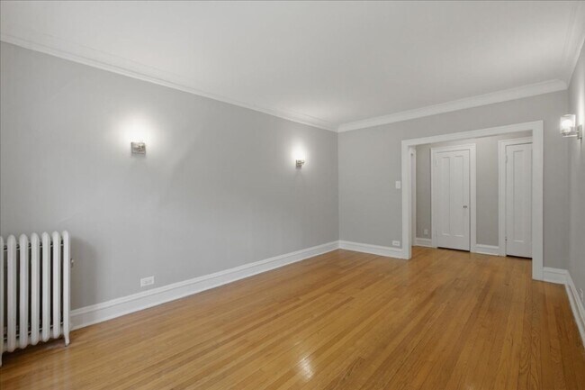 Building Photo - 1725 W Thorndale Ave