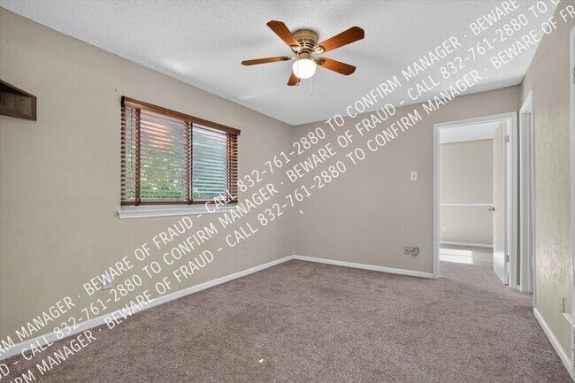 Building Photo - 593 King Cir
