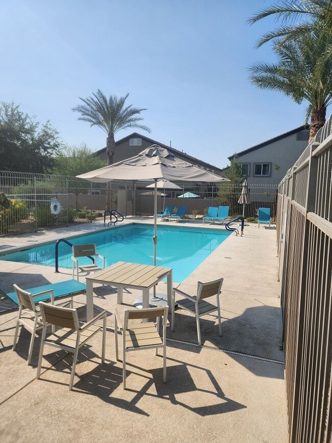 Building Photo - 3 bedroom/ 2 bath condo in gated community