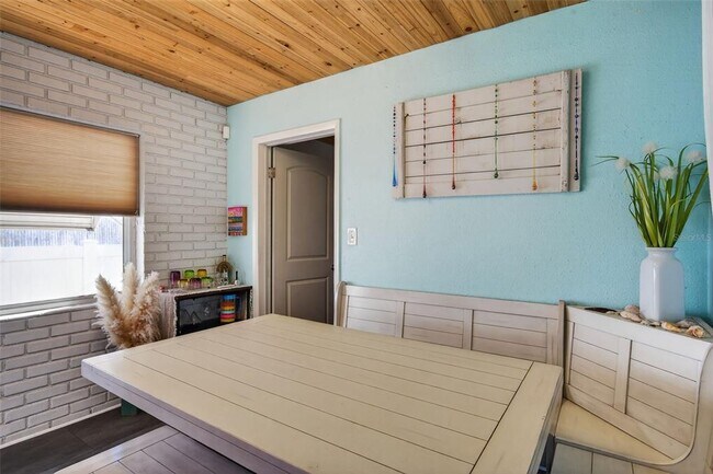 Building Photo - 2444 34th Ave N