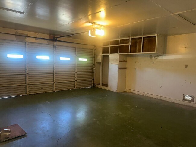 Building Photo - OPEN HOUSE 6/14/26 11:00-1:00