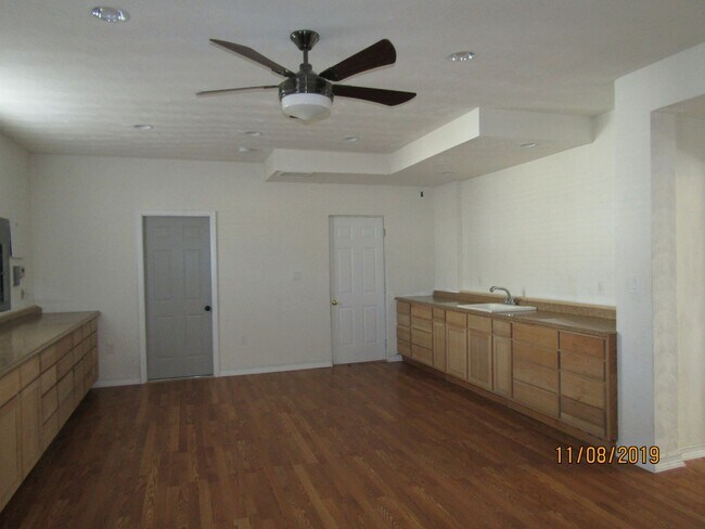 Building Photo - Weeping Cedar Trail