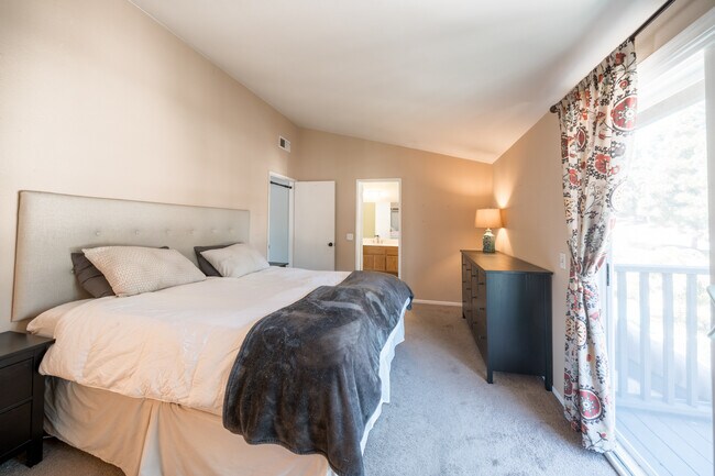 Building Photo - 1808 Cottonwood Ave