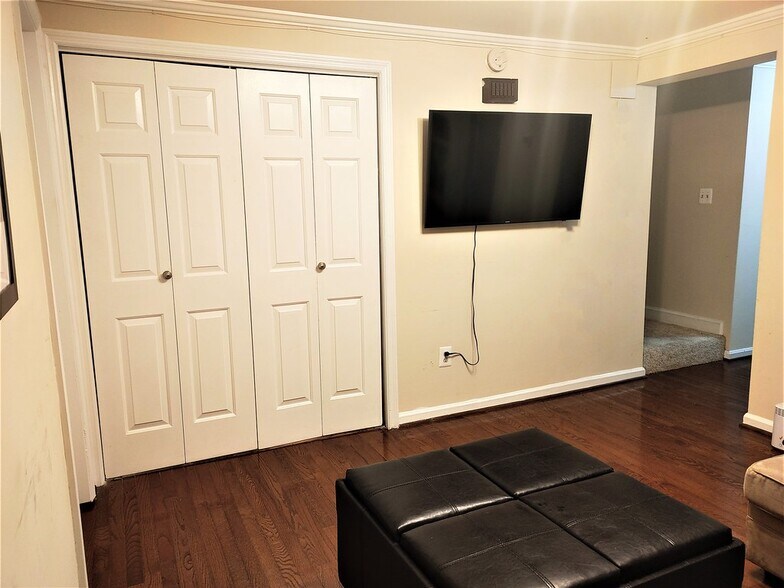 Building Photo - 1122 N Utah St