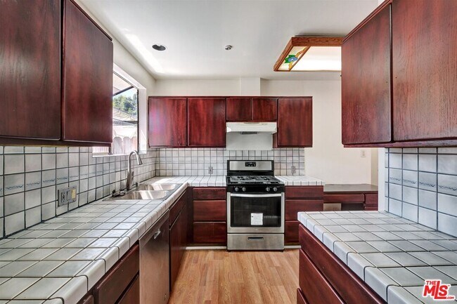 Building Photo - 2511 Castle Heights Ave