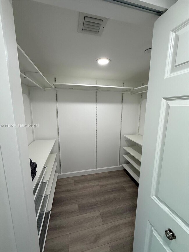 Building Photo - 201 Golden Isles Dr