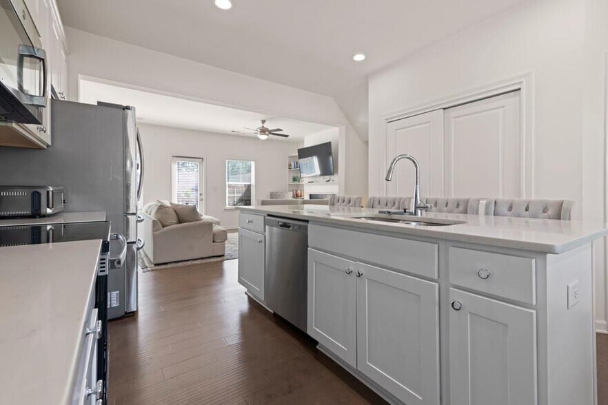 Building Photo - 940 Society Cir