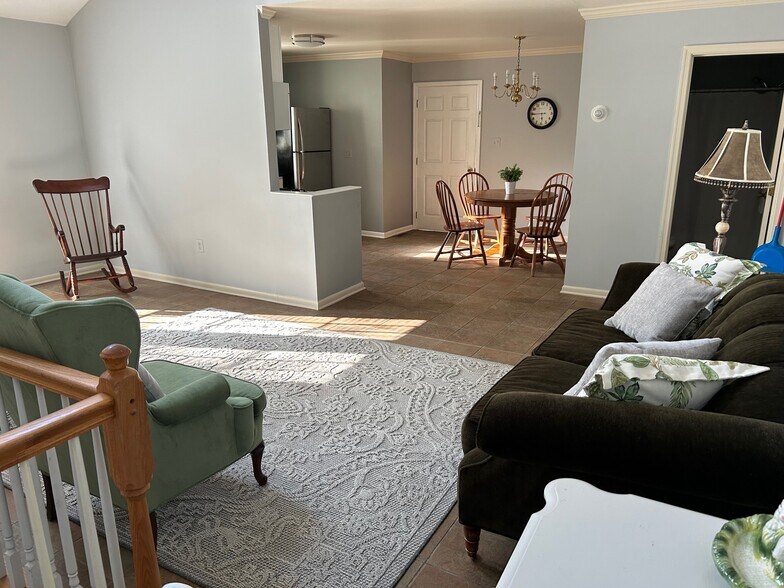 Building Photo - 807 Elk Mills Rd