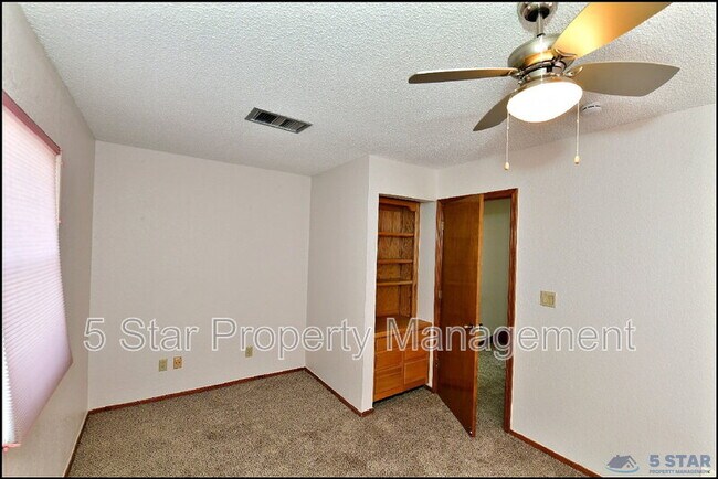 Building Photo - 529 Castlerock Ln