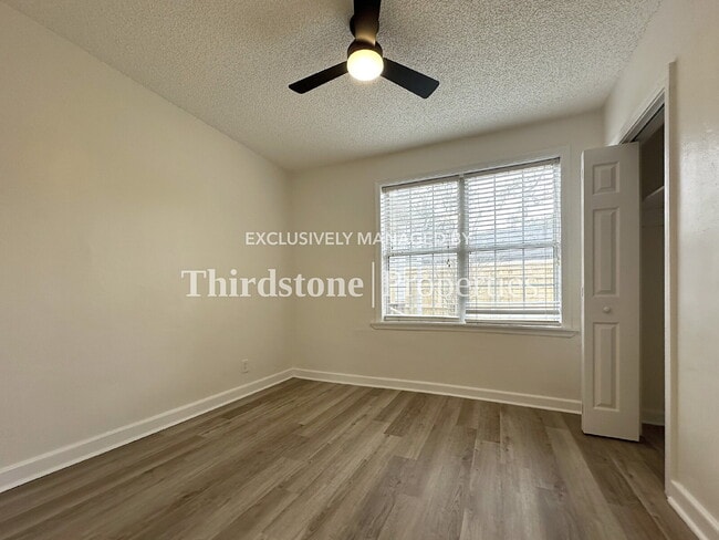 Building Photo - 1178 Murray Dr