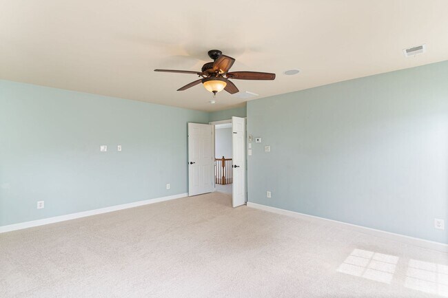 Building Photo - Spacious Home in Port Potomac