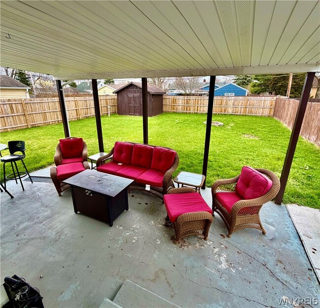 Building Photo - 260 Argus Dr