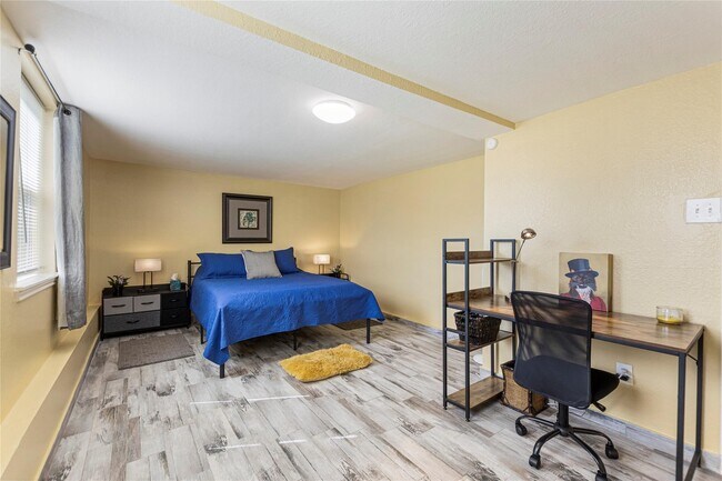 Building Photo - 5420 Avenue Q