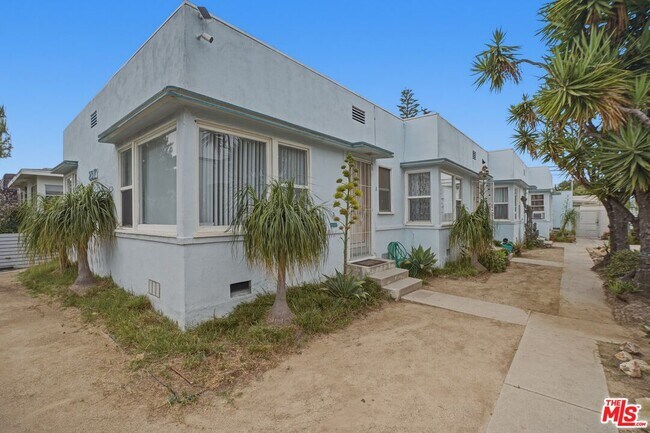 Building Photo - 2317 Ocean Park Blvd